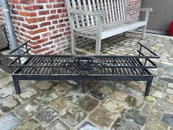 Mooie massieven frame voor openhaard beschikbaar voor biedingen
