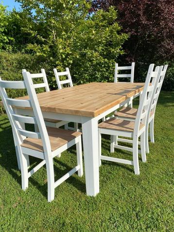 Magnifique table et chaises beschikbaar voor biedingen
