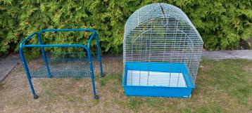 Grote vogelkooi op rekje met wieltjes  beschikbaar voor biedingen