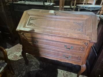 Oude eikenhouten secretaresse  beschikbaar voor biedingen