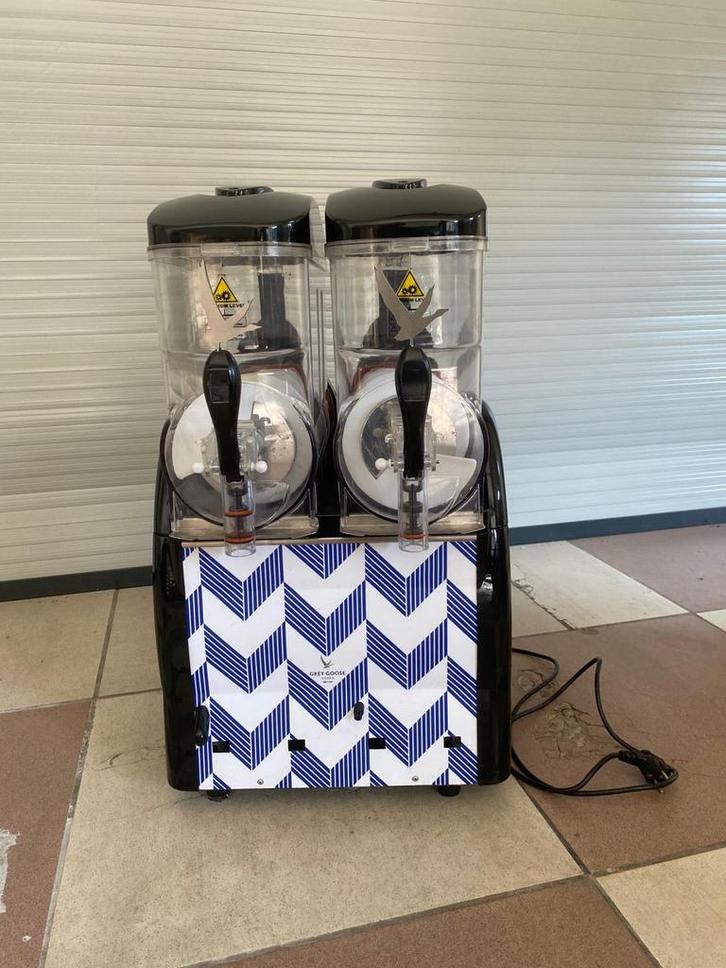 Professionele slushmachine – 2 x 12 liter – Werkt goed!, Elektronische apparatuur, IJsmachines, Gebruikt, Koelelement, Ophalen