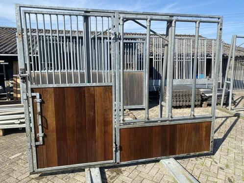 Paardenbox voerwand met draaideur, Dieren en Toebehoren, Stalling en Weidegang