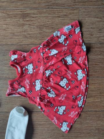 Kleedje voor baby meisje 0-2 maanden: 2 euro beschikbaar voor biedingen