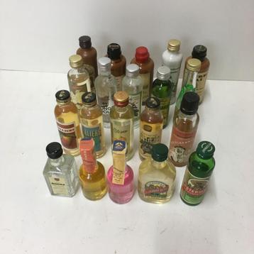 20 Miniatuur Jenever, graanjenever flesjes - vol beschikbaar voor biedingen
