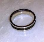 Herenring zilver met zwarte band, Bijoux, Sacs & Beauté, Bagues, Neuf, 20 ou plus grands, Fer ou Acier, Homme