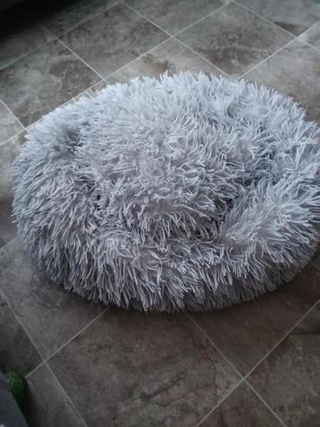 Fluffy  donut hondenkussen grijs 60cm beschikbaar voor biedingen