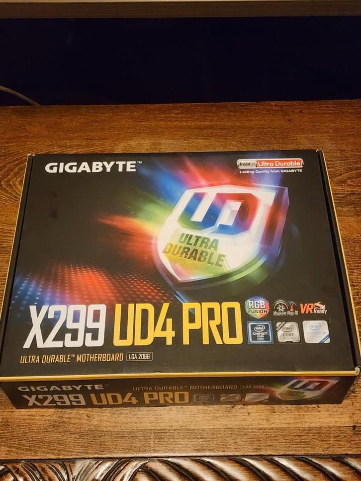 Gigabyte X299 UD4 Pro Motherboard, Computers en Software, Moederborden, Zo goed als nieuw, Intel, DDR4, Ophalen of Verzenden