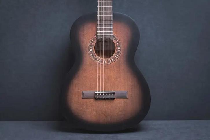 Klassieke gitaar La Mancha Romero Granito Antique Brown, Muziek en Instrumenten, Snaarinstrumenten | Gitaren | Akoestisch, Zo goed als nieuw