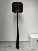 Lampe sur pied Design noire, Maison & Meubles, Lampes | Lampadaires, Comme neuf