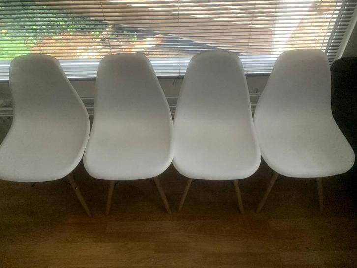 4 witte design stoelen, Huis en Inrichting, Stoelen, Zo goed als nieuw, Vier, Hout, Kunststof, Metaal, Wit, Ophalen