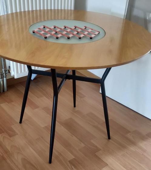 GRATIS Ronde tafel - Weg wegens verhuis, Huis en Inrichting, Tafels | Statafels, Gebruikt, Ophalen