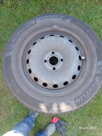 Jantes et pneus punto 3 185 65 r15, Auto-onderdelen, Banden en Velgen, Ophalen, Band(en)