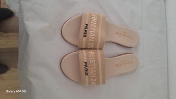 Christian dior slippers beschikbaar voor biedingen