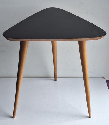 Jolie grande ancienne table d'appoint vintage table tripode beschikbaar voor biedingen