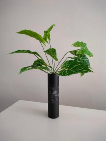 Eigentijds design, kunst voor het maken van kartonnen vaasje beschikbaar voor biedingen
