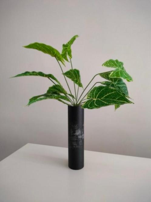 Eigentijds design, kunst voor het maken van kartonnen vaasje, Huis en Inrichting, Woonaccessoires | Vazen, Zo goed als nieuw, Zwart