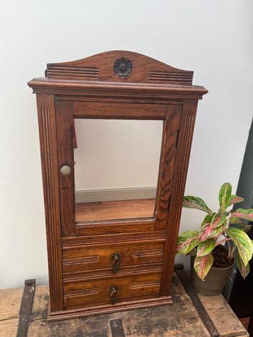 Petit meuble ancien  beschikbaar voor biedingen