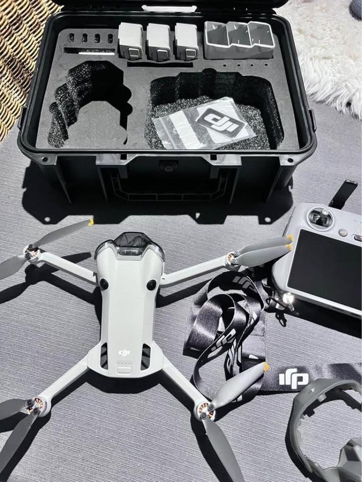 DJI Mini Pro 4 Fly More Combo + smart controller + koffer, Audio, Tv en Foto, Drones, Zo goed als nieuw, Drone met camera, Ophalen