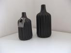 Decoratie 2 x vaas (nieuwstaat), Huis en Inrichting, Woonaccessoires | Vazen, Zwart, Aardewerk of Porselein, Nieuw, Ophalen of Verzenden