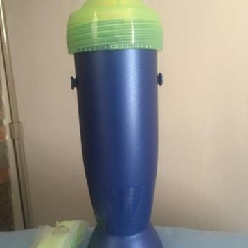 gourde tupperware 650ml beschikbaar voor biedingen