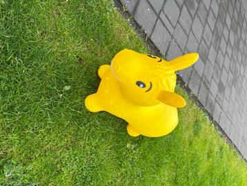 plastieken springpaardje beschikbaar voor biedingen