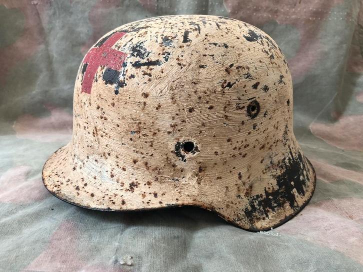 WW2 Sanitäter M42 wintercamo helm <EF66>, Verzamelen, Militaria | Tweede Wereldoorlog, Ophalen of Verzenden