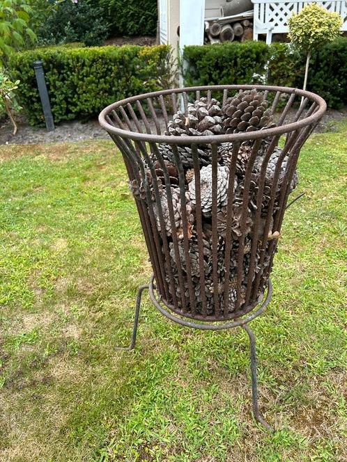 IJzeren vuurkorf houtkorf in oude roestige look., Tuin en Terras, Vuurkorven, Vuurkorf, Ophalen