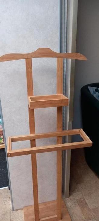 Mooie houten staankapstok / kledingstaander beschikbaar voor biedingen