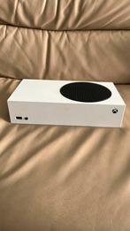 Xbox Series S met 2 controllers (zwart en wit), Games en Spelcomputers, Spelcomputers | Xbox Series X en S, Ophalen, Zo goed als nieuw