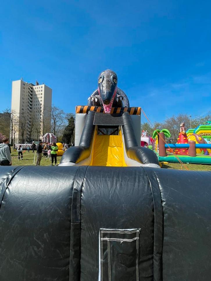 Springkasteel T-rex, Hobby en Vrije tijd, Feestartikelen | Verhuur, Ophalen