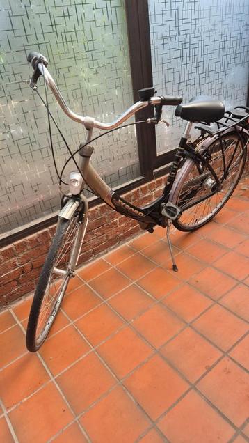 Dames fiets beschikbaar voor biedingen