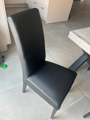 Stoelen beschikbaar voor biedingen