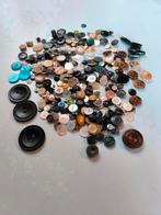 Veel knopen, Hobby en Vrije tijd, Naaien en Fournituren, Ophalen of Verzenden