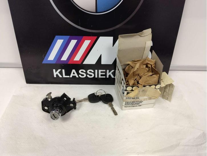 BMW E34 Kofferbakslot inc 2 sleutels NIEUW 51241973489, Auto-onderdelen, Carrosserie, BMW, Achter, Nieuw, Ophalen of Verzenden