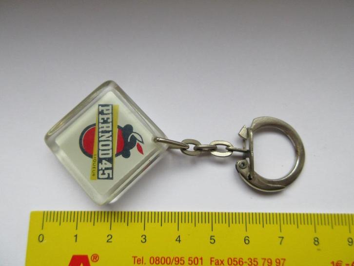 Vintage sleutelhanger PERNOD 45 liqueur verzamelen, Verzamelen, Sleutelhangers, Ophalen