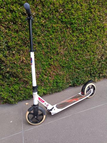 Decathlon OXELO scooter met grote wielen beschikbaar voor biedingen