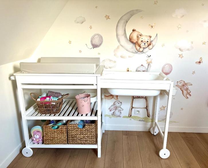 Te koop: Commode met verschoonblad en badje – in goede staat, Kinderen en Baby's, Kinderkamer | Commodes en Kasten, Zo goed als nieuw