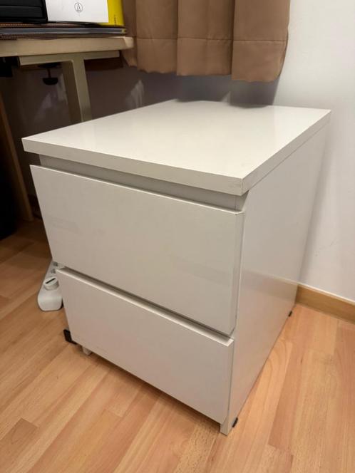 Bedside table / Nachtkastje / Table de chevet IKEA, Huis en Inrichting, Slaapkamer | Nachtkastjes, Gebruikt, 55 tot 70 cm, 45 tot 65 cm