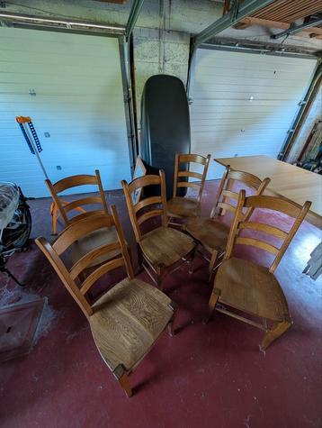 Stoelen van massief eikenhout beschikbaar voor biedingen