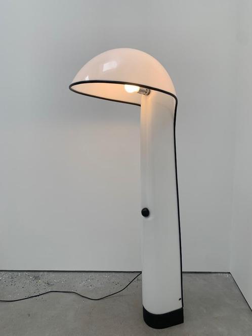 Vintage Guzzini Alba floorlamp Italy 1970's, Huis en Inrichting, Lampen | Vloerlampen, Zo goed als nieuw, 150 tot 200 cm, Kunststof