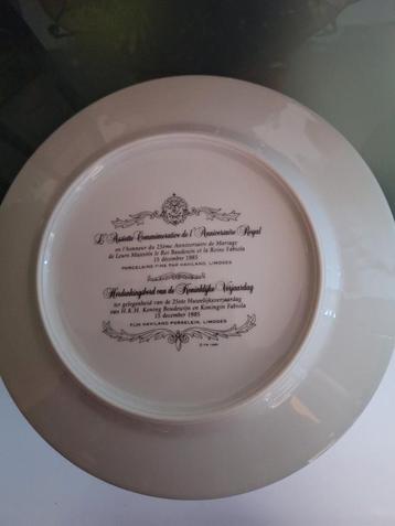 Herdenkingsbord beschikbaar voor biedingen