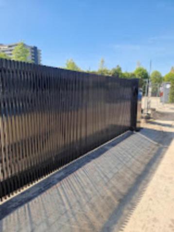 Lamellen schuifpoort 5x1,8 incl kolommen en motor beschikbaar voor biedingen
