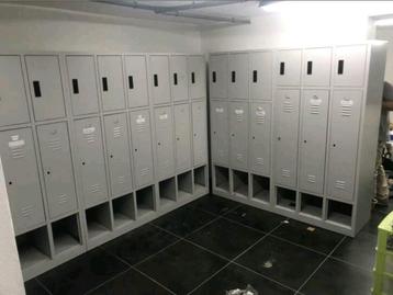 Lot de 10 armoires de 3 portes casiers vestiaires  beschikbaar voor biedingen