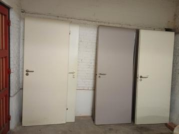 7 schilder binnendeuren met sleutel gratis  beschikbaar voor biedingen