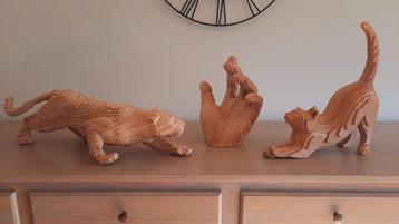 Moderne houten kunst sculpturen beschikbaar voor biedingen