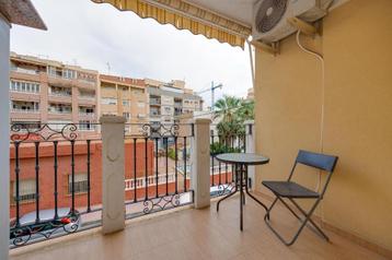 Ruim appartement dicht bij /zee in Torrevieja beschikbaar voor biedingen