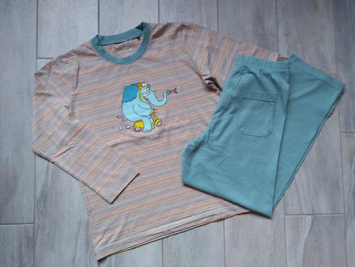 ★ M128 - Woody pyjama thema Olifant, Kinderen en Baby's, Kinderkleding | Maat 128, Zo goed als nieuw, Jongen, Nacht- of Onderkleding