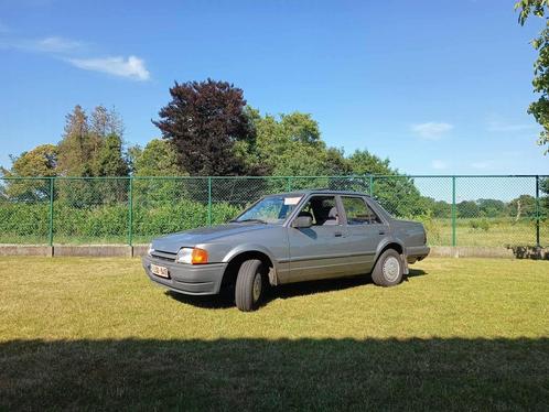 Ford Orion Ghia 1986, Auto's, Oldtimers, Particulier, Open dak, Radio, Trekhaak, Ford, Benzine, Berline, 4 deurs, Automaat, Zilver of Grijs