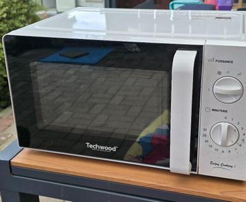 Micro ondes etat nickel, Comme neuf, Enlèvement, 45 à 60 cm, À Poser