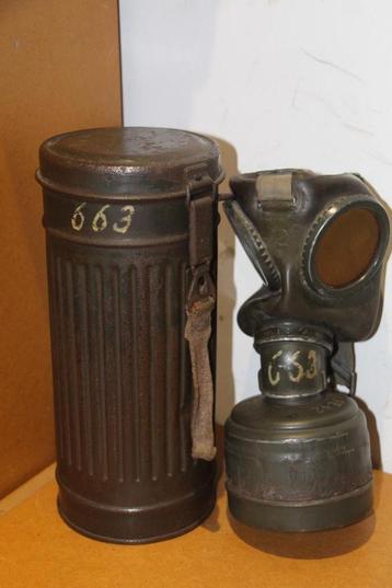 WW2 Duits gasmasker  (naam en dezelfde nummers) beschikbaar voor biedingen